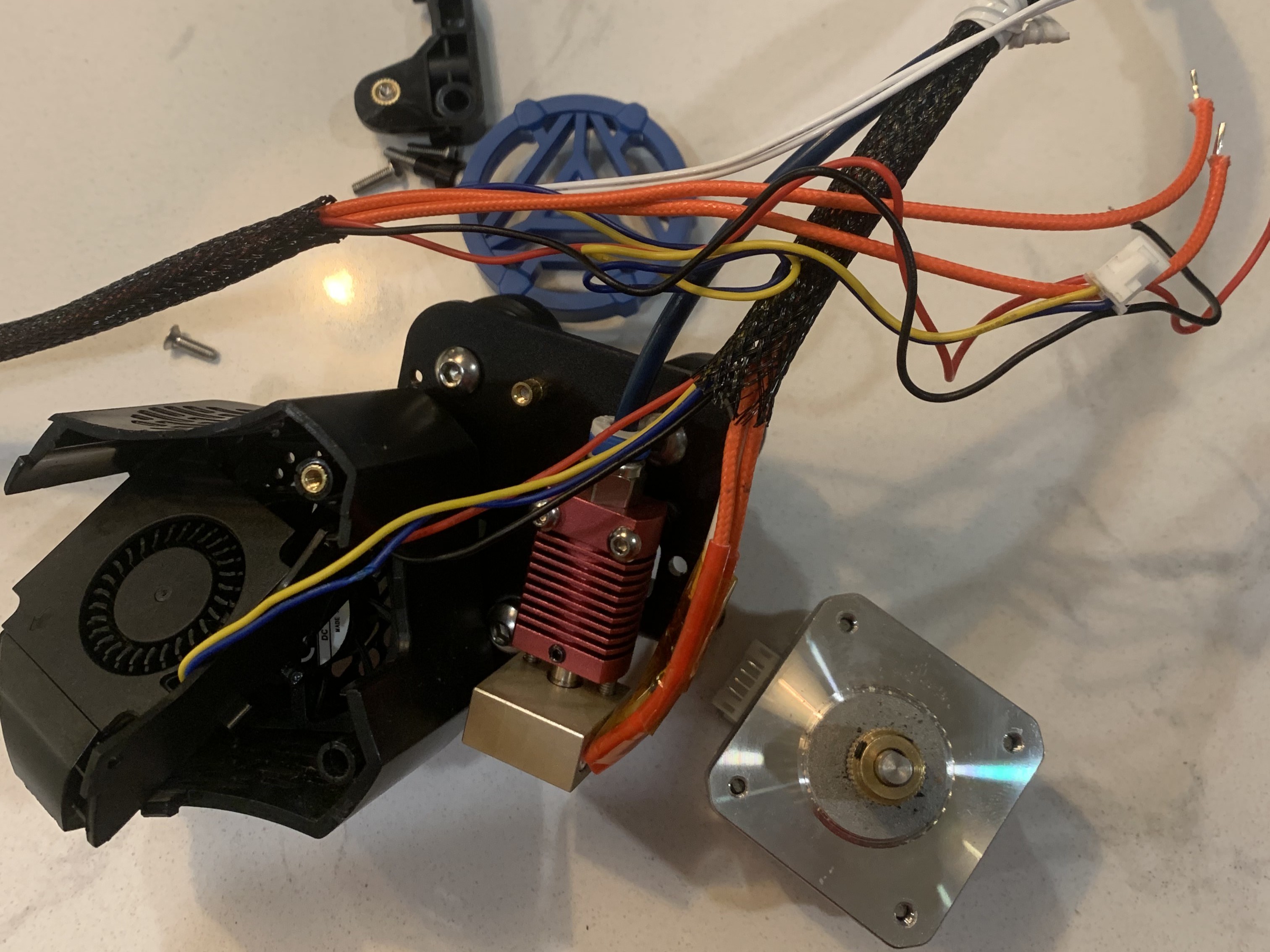 Customized 3D printer extruder and hot end routing assembly setup