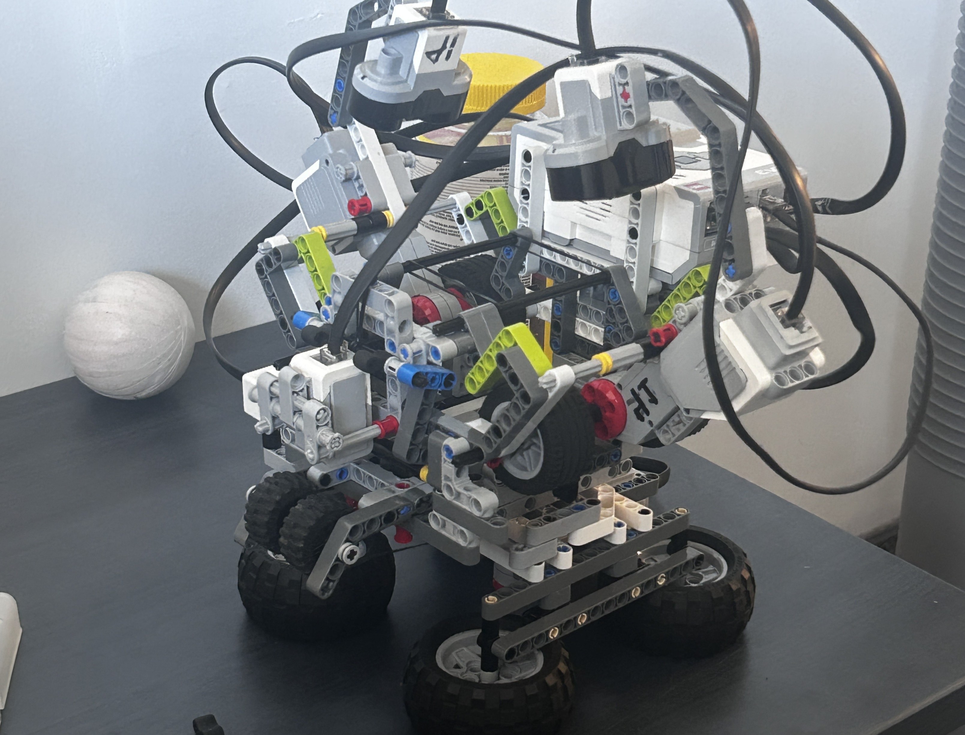 LEGO EV3 card shuffler and dealer robot